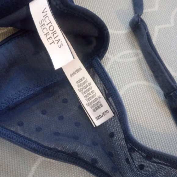 NWOT Victoria Secret Navy Bra, 32D. Front Closure. - Picture 5 of 5